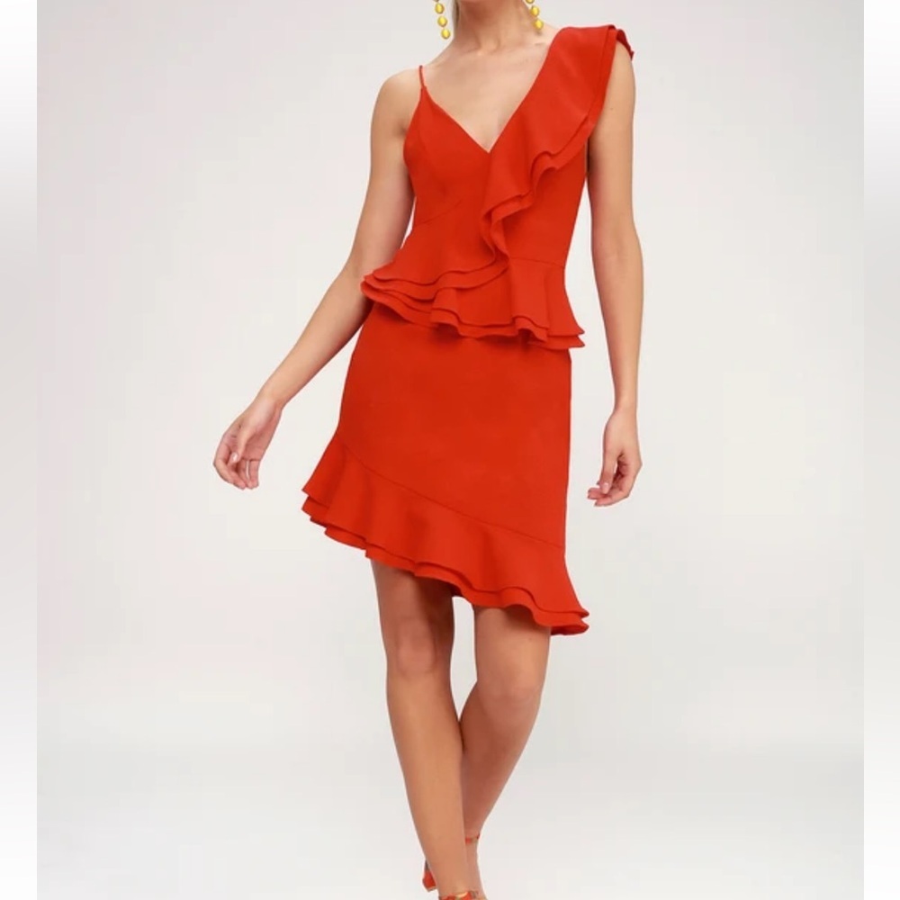 Red ruffle dress with a V neckline and ruffled details Size S